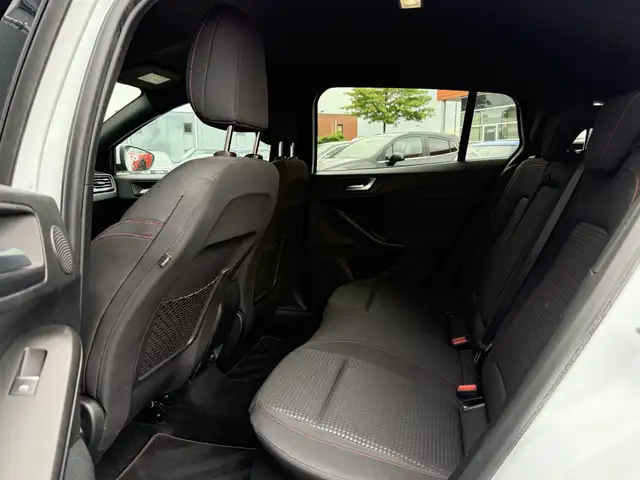 Ford Focus view 6
