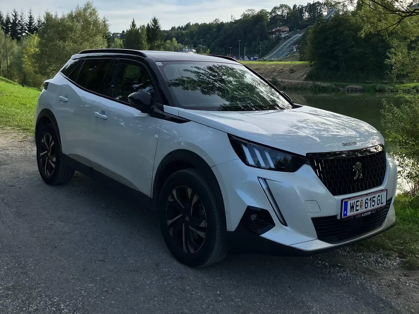 Peugeot 2008 2008 BlueHDi 130 GT Weiß - 2