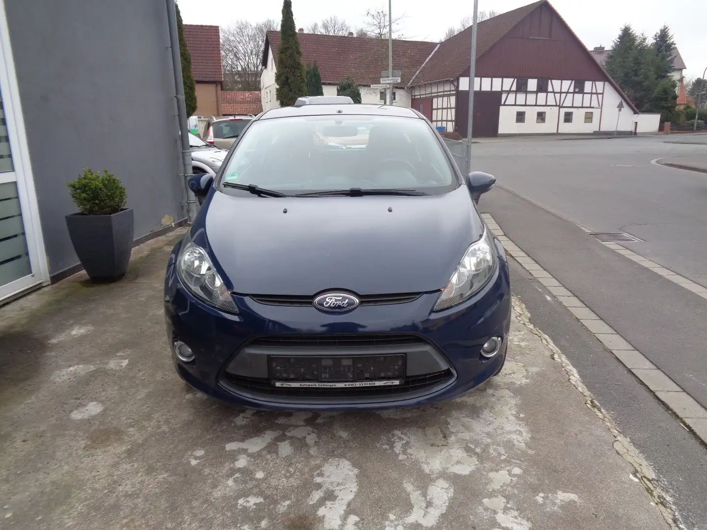 Ford Fiesta 1,25 44kW Champions Edition Klima Sitzh. Bleu - 2