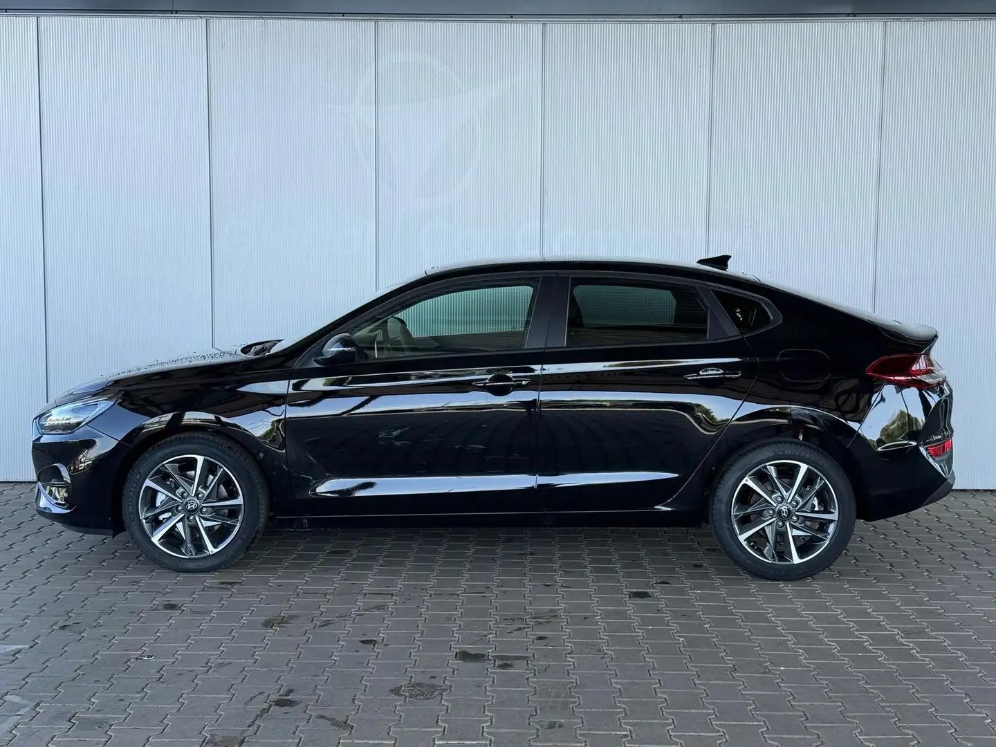 Hyundai i30 Fastback 1.5 T-GDi MHEV 7DCT Prime / Navi Einpa... Schwarz - 2