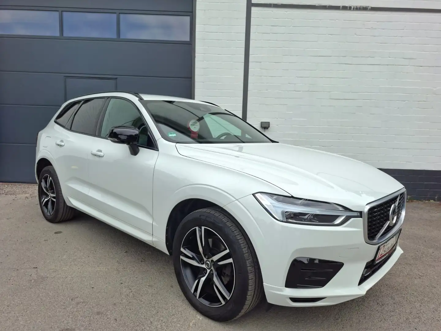 Volvo XC60 R Design LED Pano Memo HUD AHK H&K SHZ ACC Weiß - 1