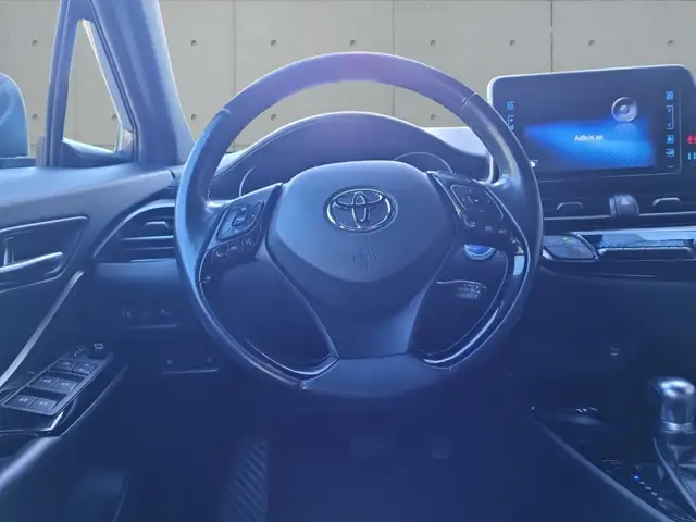 Toyota C-HR view 13