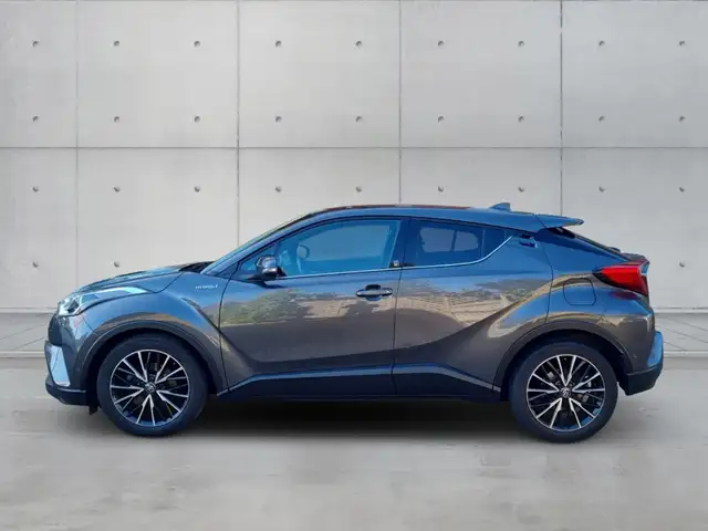 Toyota C-HR view 3