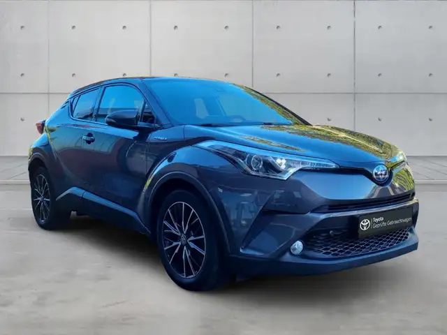 Toyota C-HR view 4