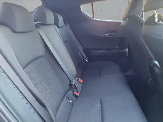 Toyota C-HR view 11