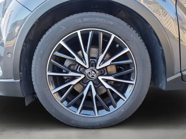 Toyota C-HR view 7