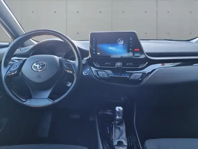 Toyota C-HR view 12