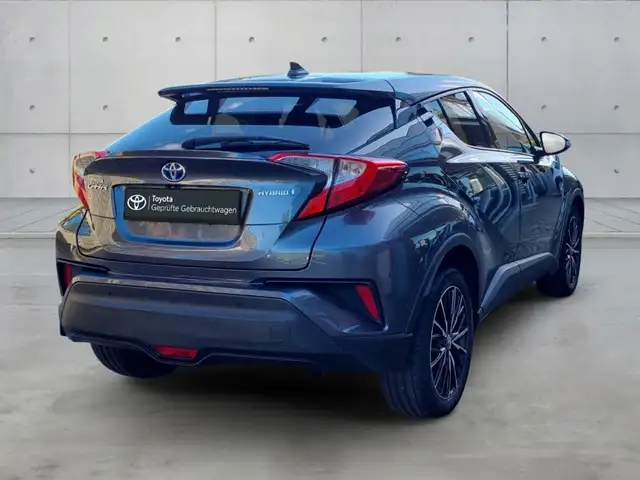 Toyota C-HR view 2