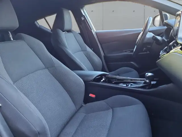 Toyota C-HR view 10