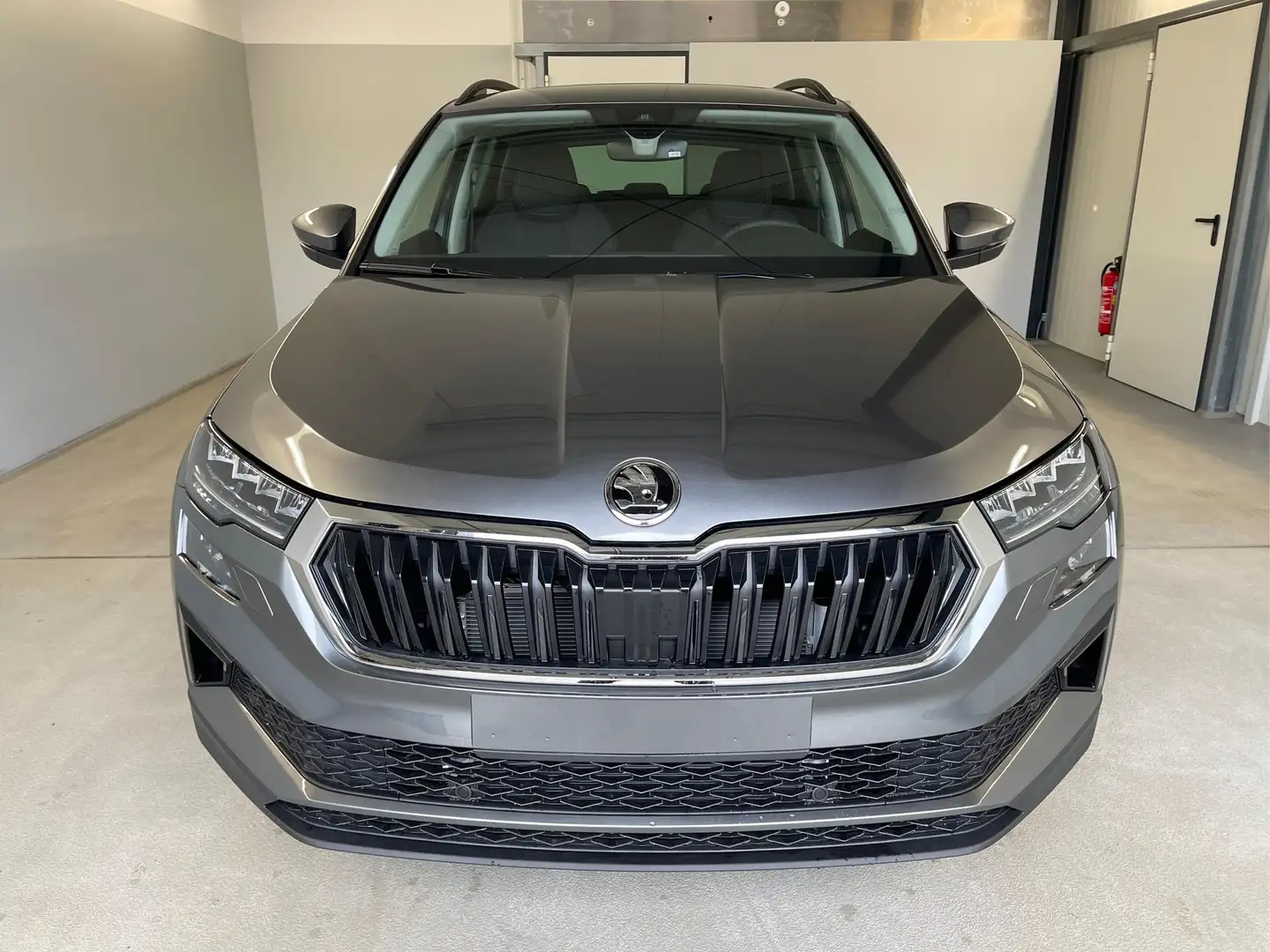 Skoda Karoq Selection 150PS DSG Navi+ACC+AHK+Kessy+Kamera+S... Grau - 2