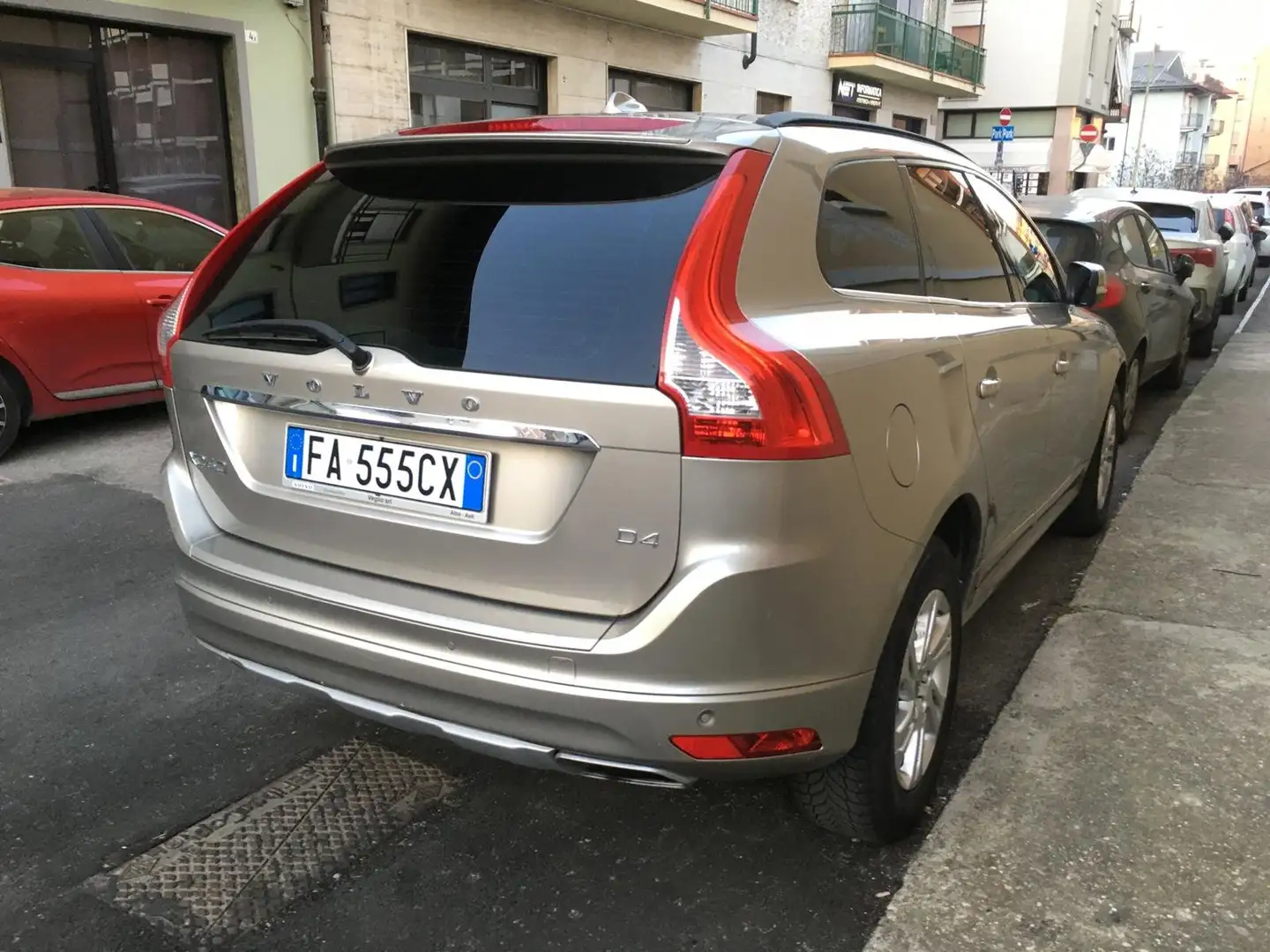 Volvo XC60 XC60 2.0 d4 Momentum 190cv Beige - 2
