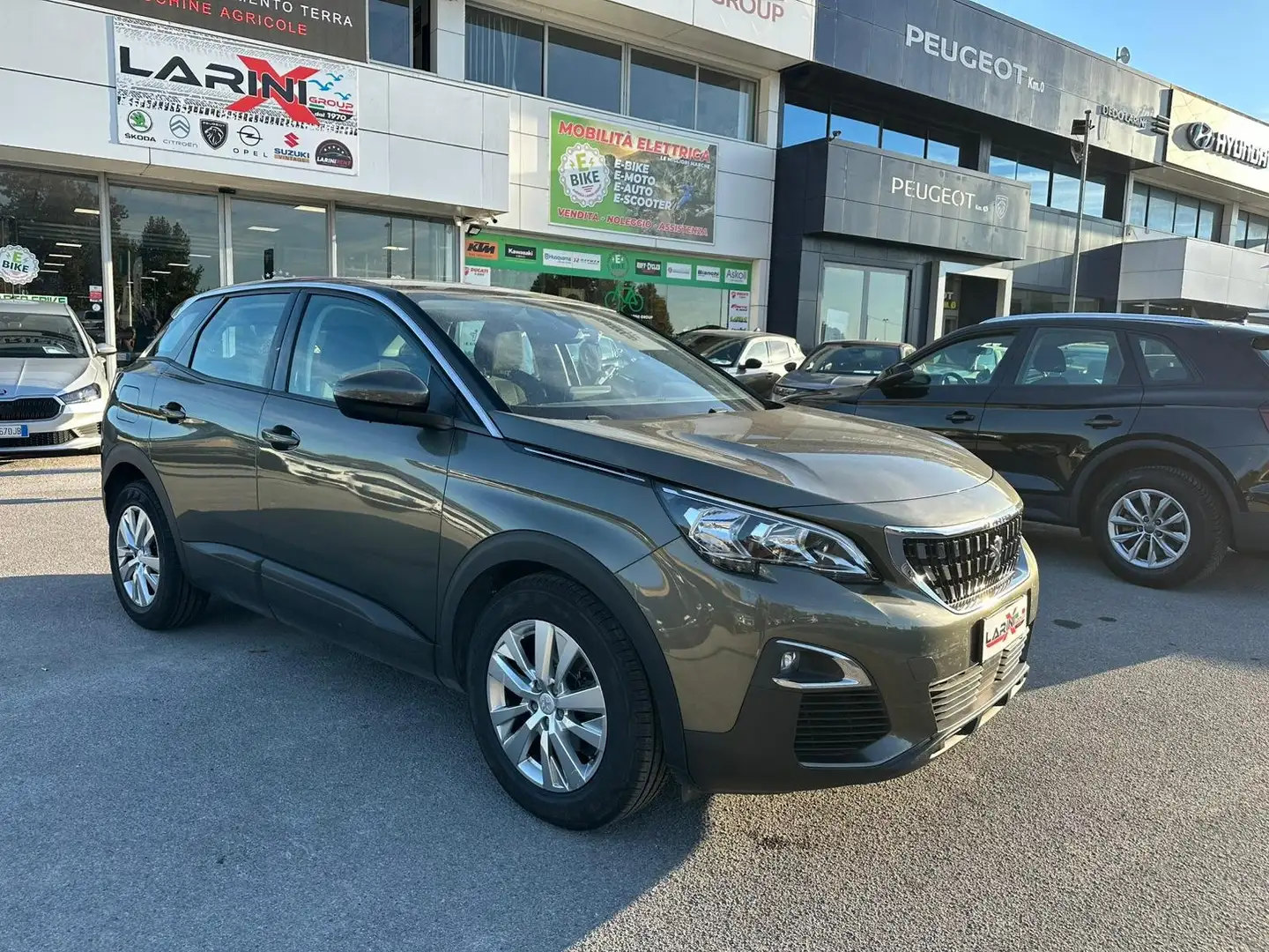 Peugeot 3008 3008 II 2016 1.5 bluehdi Allure s Grün - 1