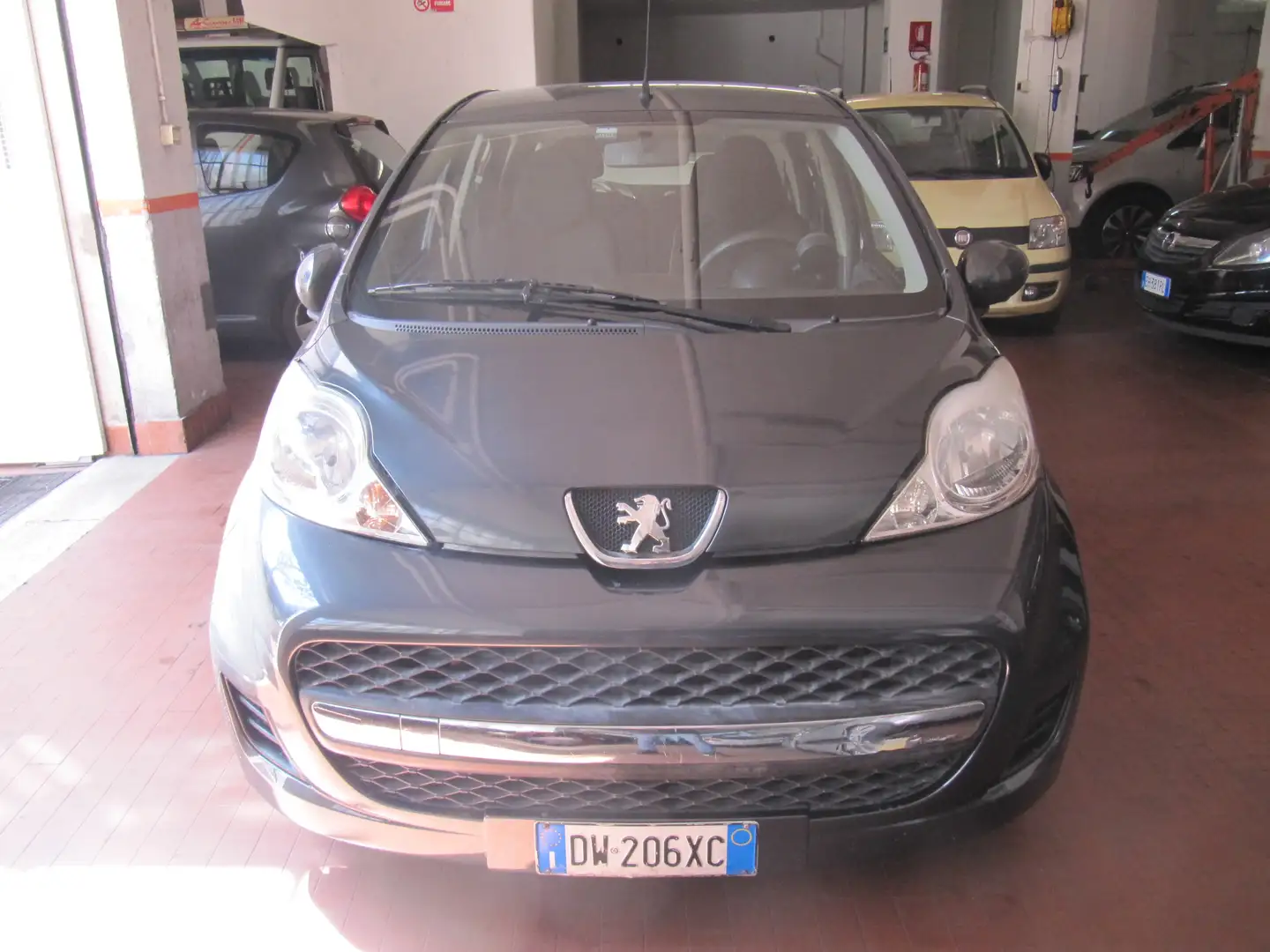 Peugeot 107 107 1.0 12v Allure (sweet years) 5p 2tronic FL Сірий - 1