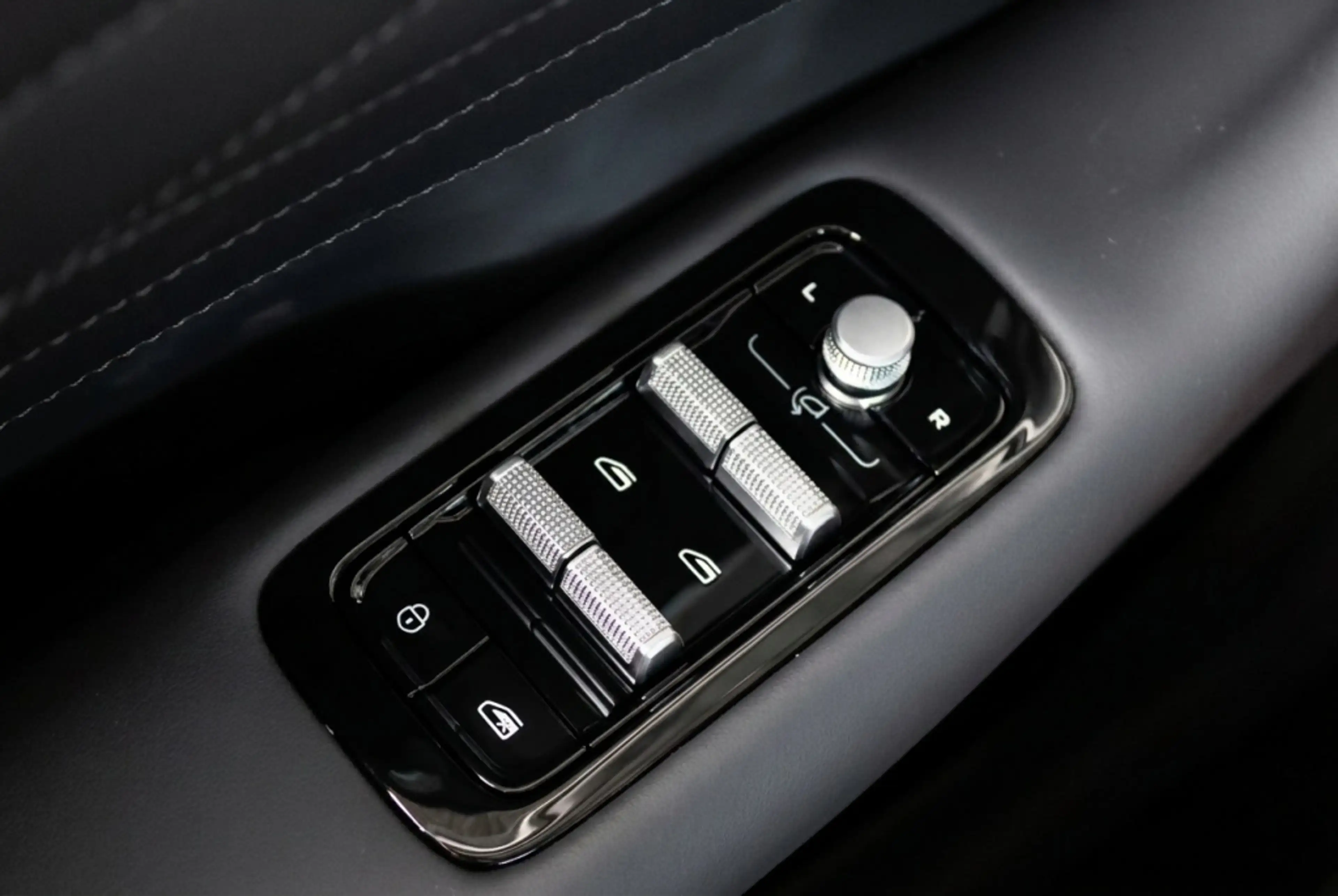 Geely Starray EM-i PRO PLUG-IN 83KM Elektrisch l 360 Camera l Leder l — photo 26