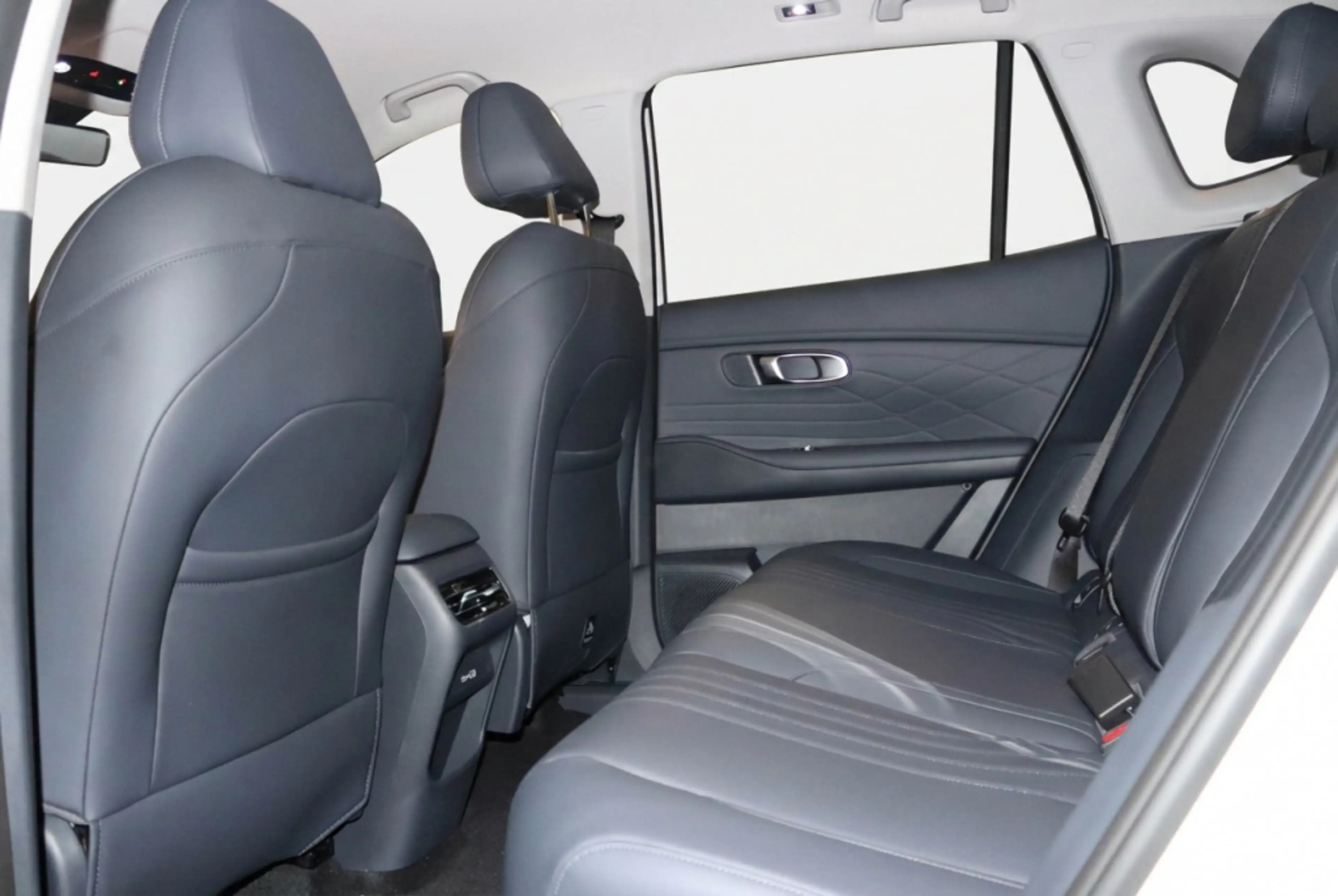 Geely Starray EM-i PRO PLUG-IN 83KM Elektrisch l 360 Camera l Leder l — photo 7