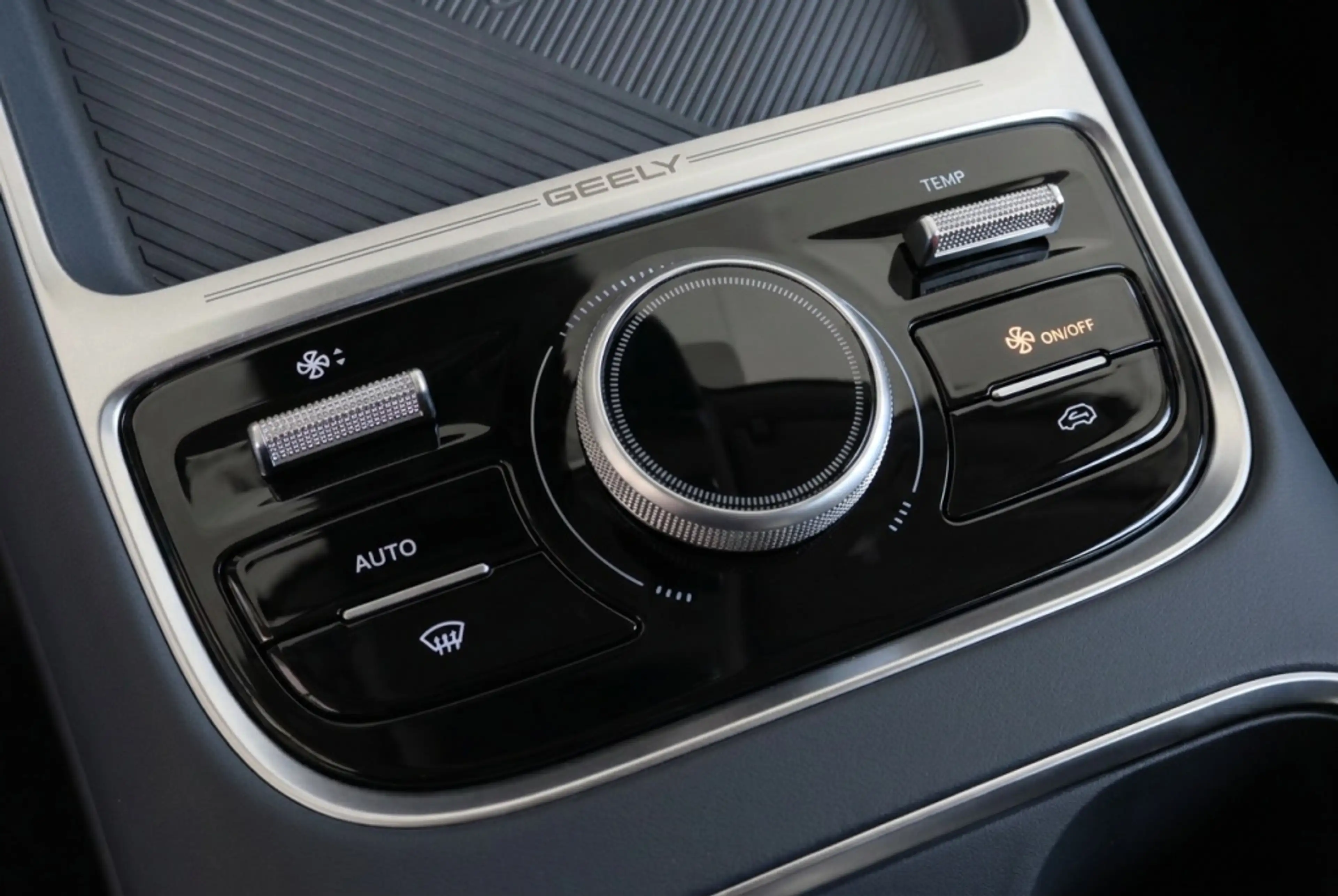 Geely Starray EM-i PRO PLUG-IN 83KM Elektrisch l 360 Camera l Leder l — photo 21