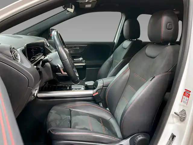 Mercedes-Benz GLA view 9