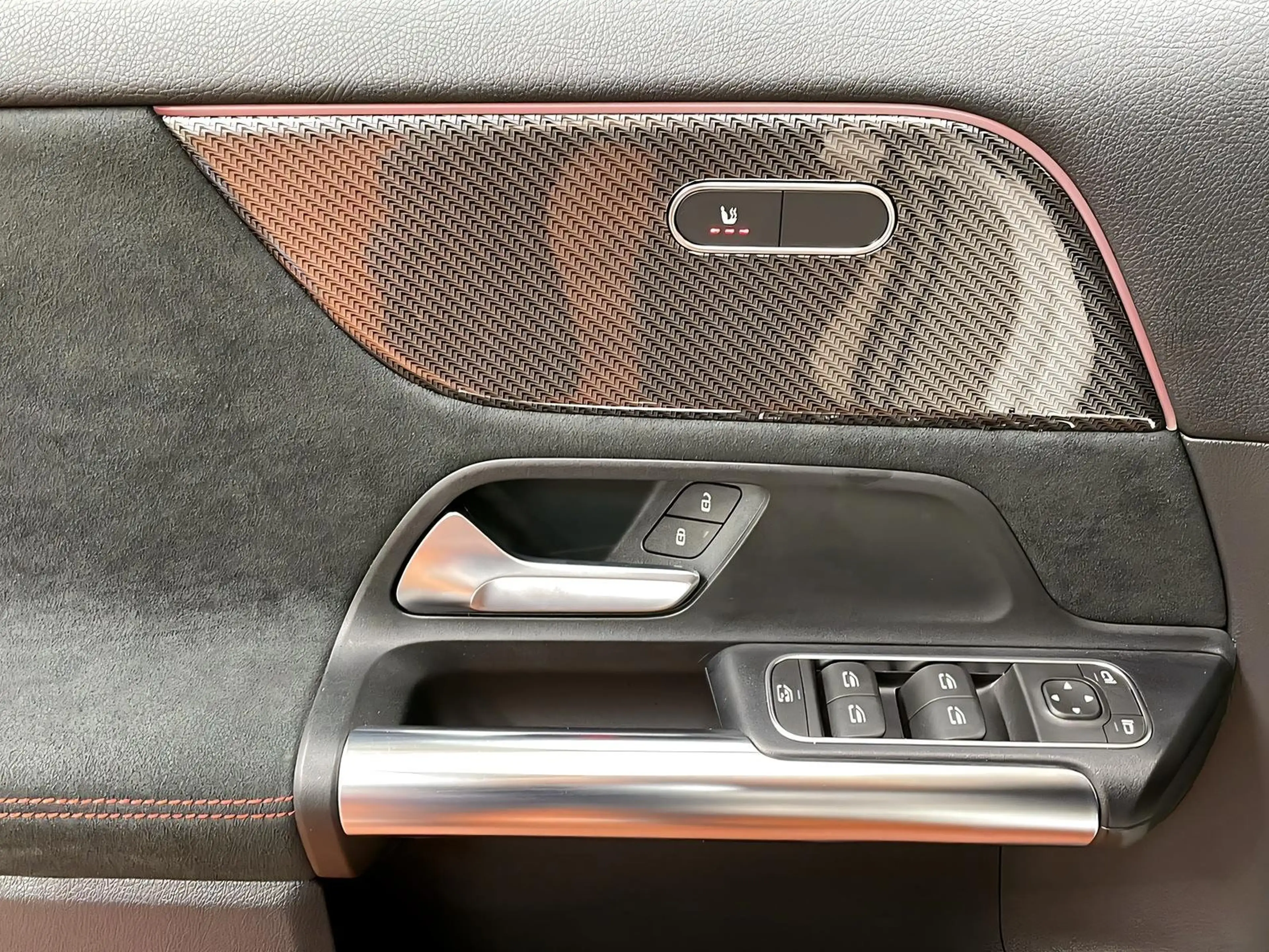 Mercedes-Benz GLA 220 d 4M AMG+LED+NIGHT+CarPlay+Kamera+Ambi — photo 13