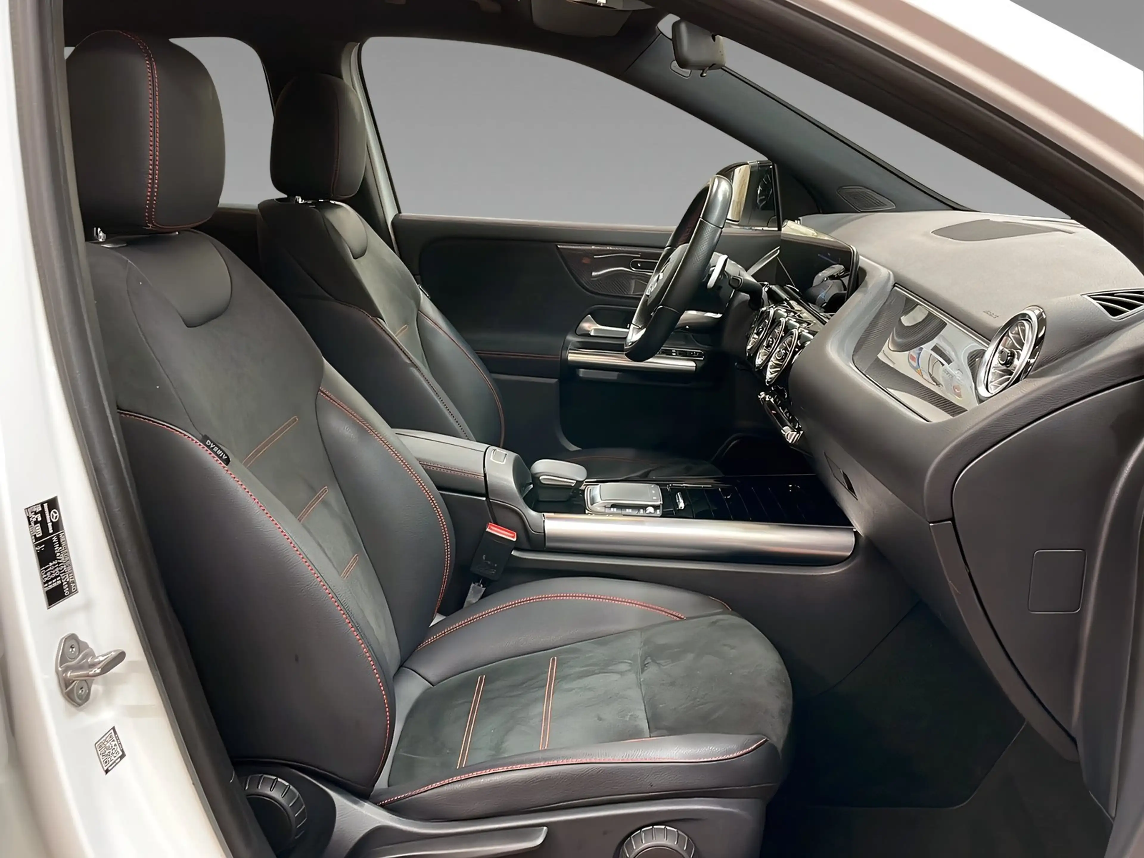 Mercedes-Benz GLA 220 d 4M AMG+LED+NIGHT+CarPlay+Kamera+Ambi — photo 12