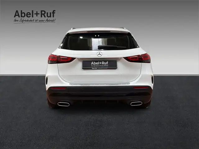 Mercedes-Benz GLA view 5