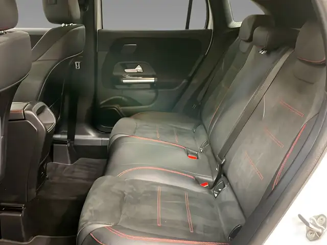 Mercedes-Benz GLA view 10