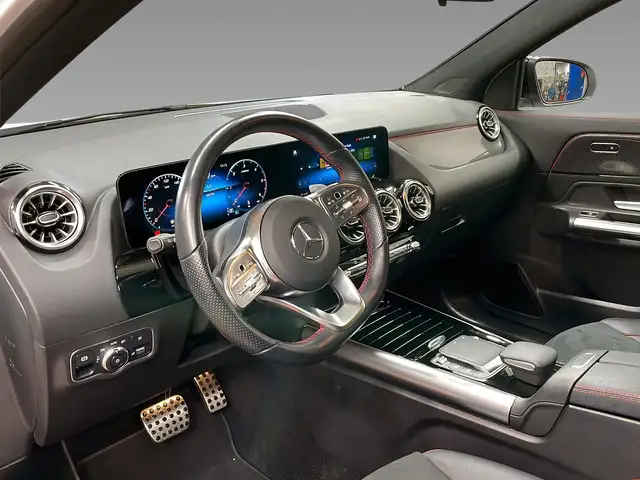 Mercedes-Benz GLA view 14