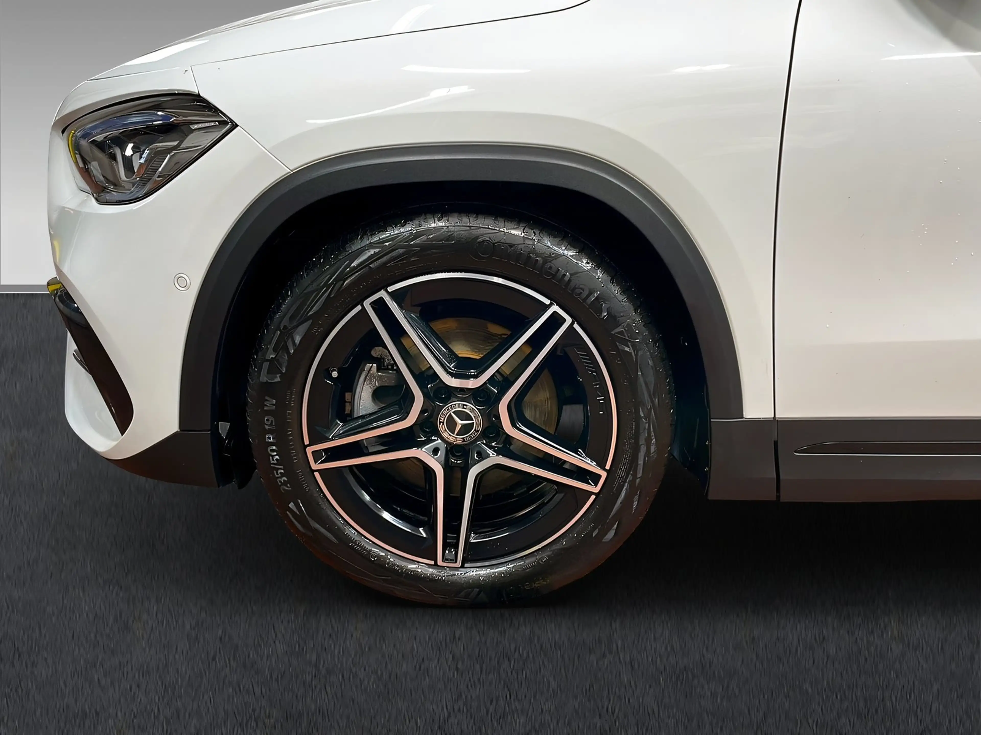 Mercedes-Benz GLA 220 d 4M AMG+LED+NIGHT+CarPlay+Kamera+Ambi — photo 4