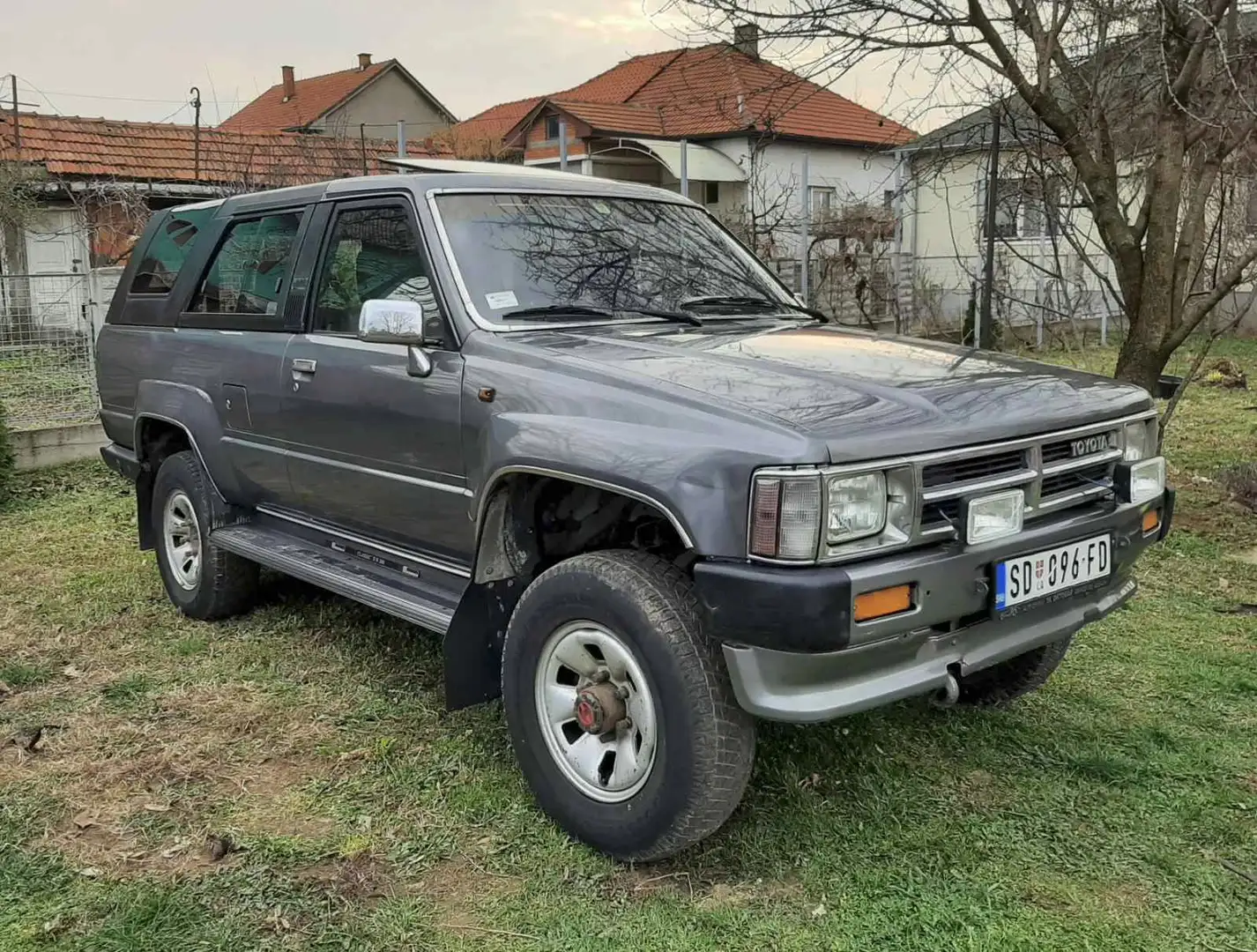 Toyota 4-Runner 2.4 Grey - 1