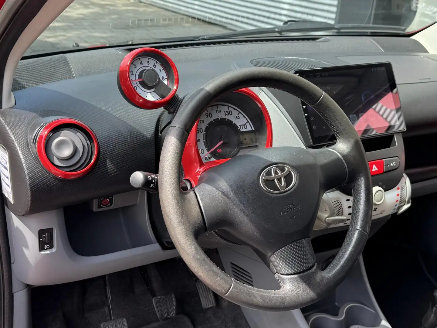 Toyota Aygo 1.0-12V Red - 5Drs I Navigatie / Apple Carplay I A Rouge - 2
