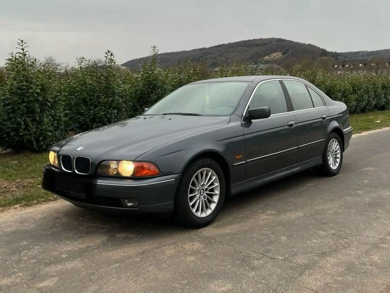 BMW 523