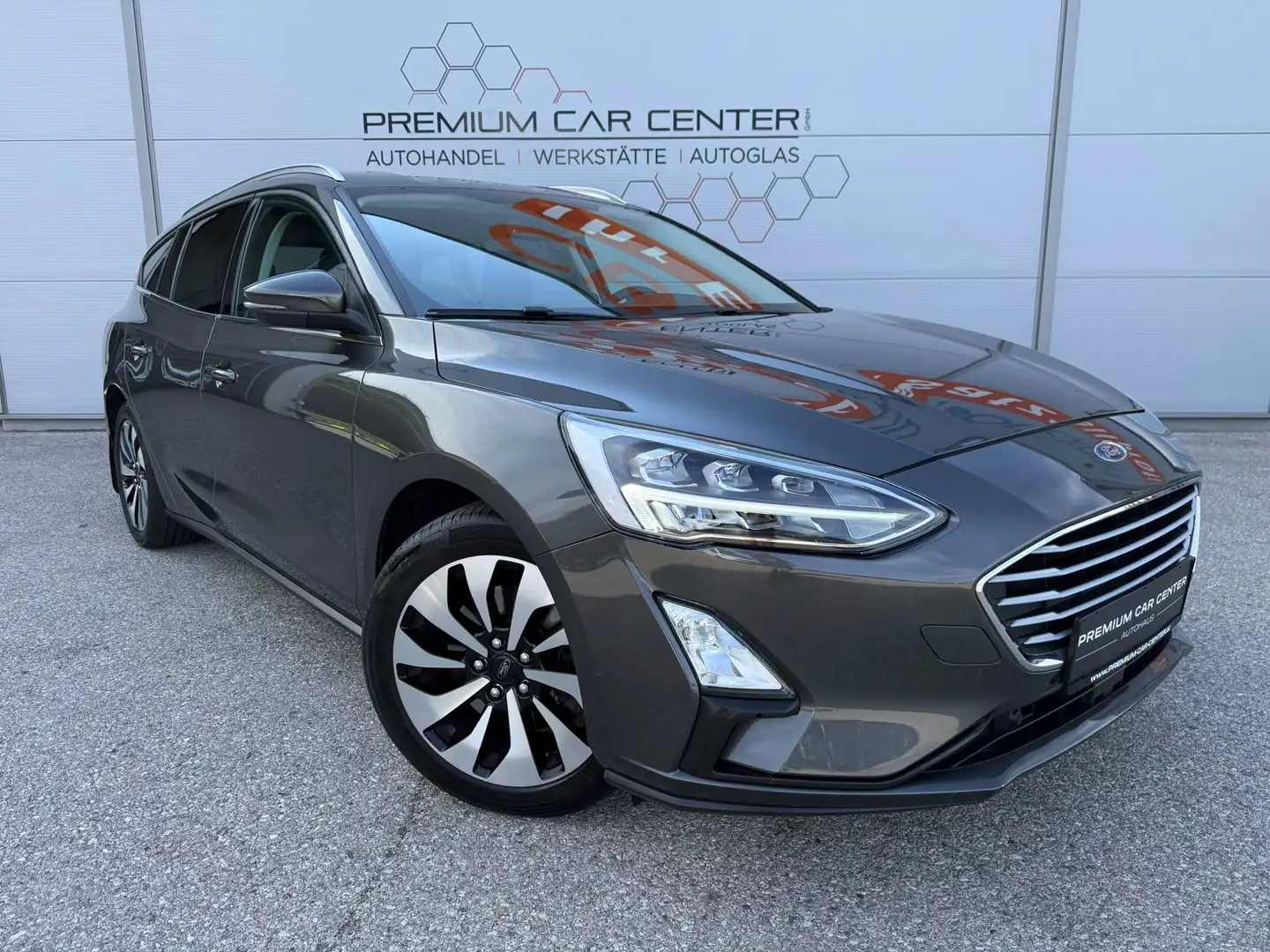 Ford Focus 1,5 TDCi Traveller Edition KAMERA / AHV / LED Grau - 1