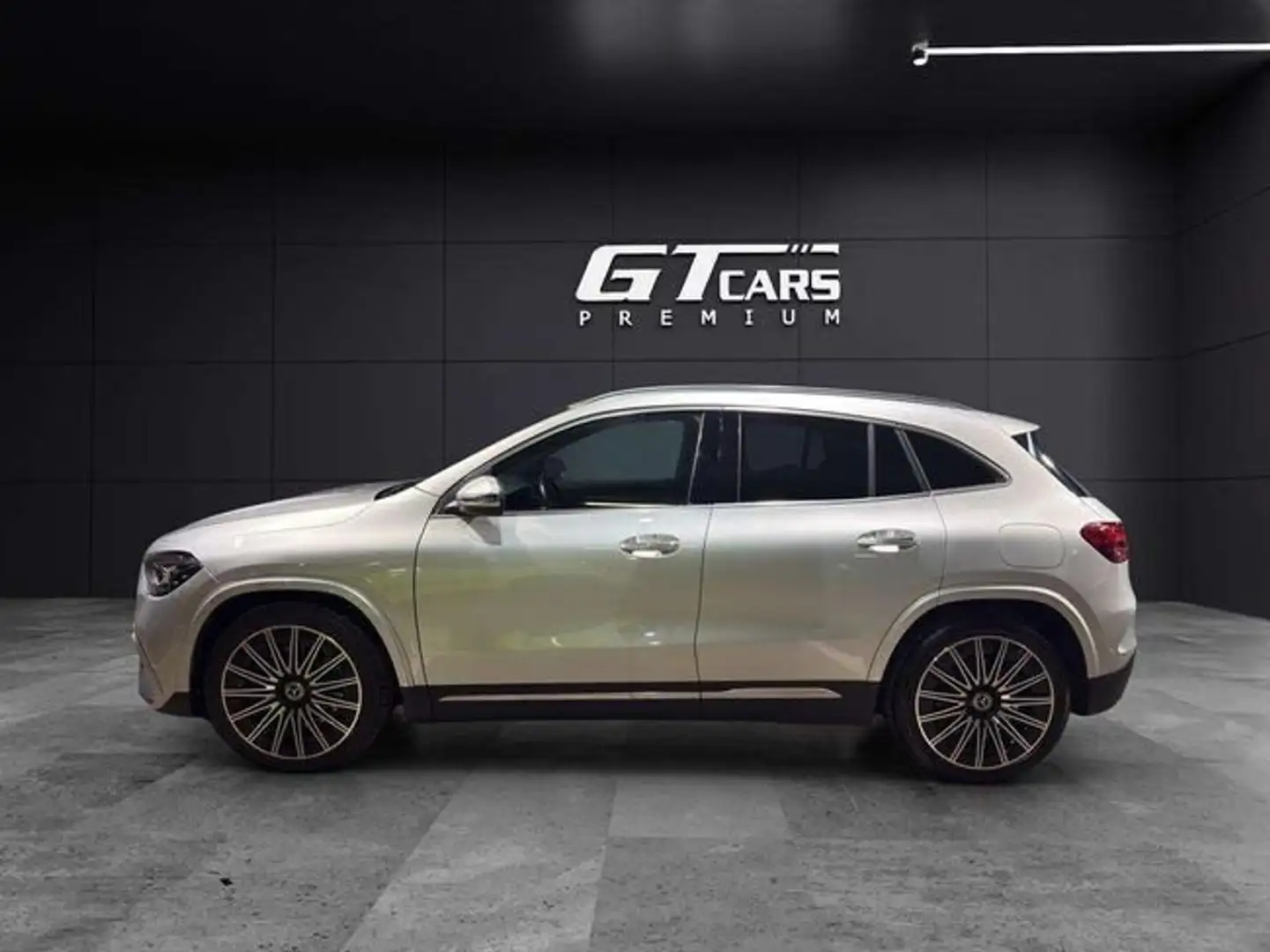 Mercedes-Benz GLA 220 220D AMG 4MATIC Plateado - 2