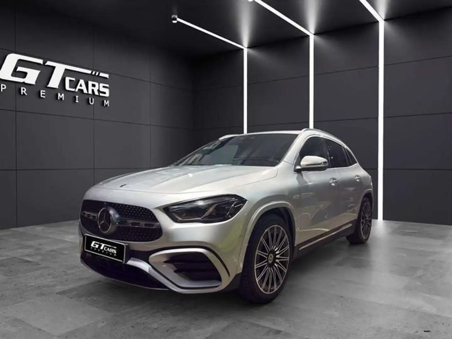 Mercedes-Benz GLA 220 220D AMG 4MATIC Plateado - 1
