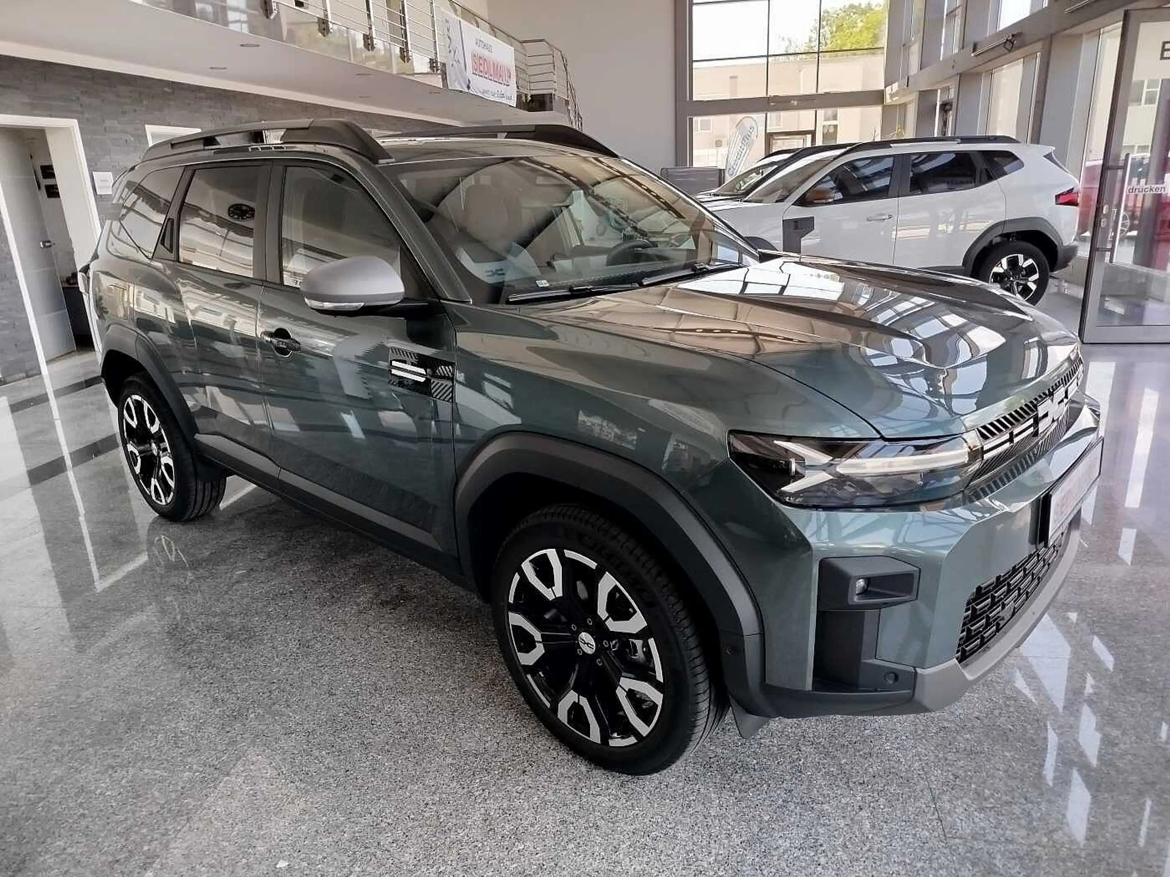 Dacia Bigster Hybrid-G 150 4x4 Journey PANO/WINTER+/CITY/19ZOLL — photo 3