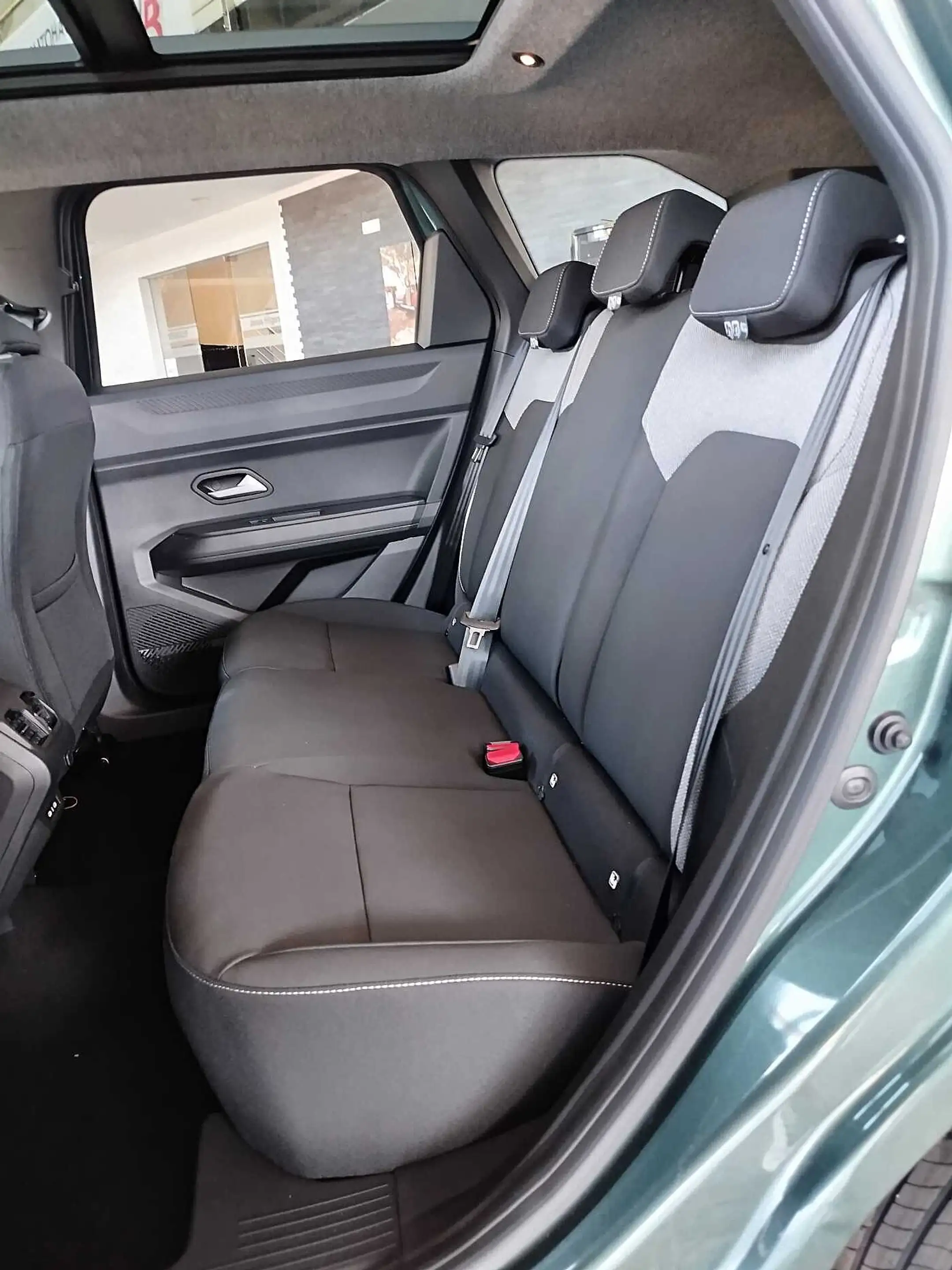 Dacia Bigster Hybrid-G 150 4x4 Journey PANO/WINTER+/CITY/19ZOLL — photo 11
