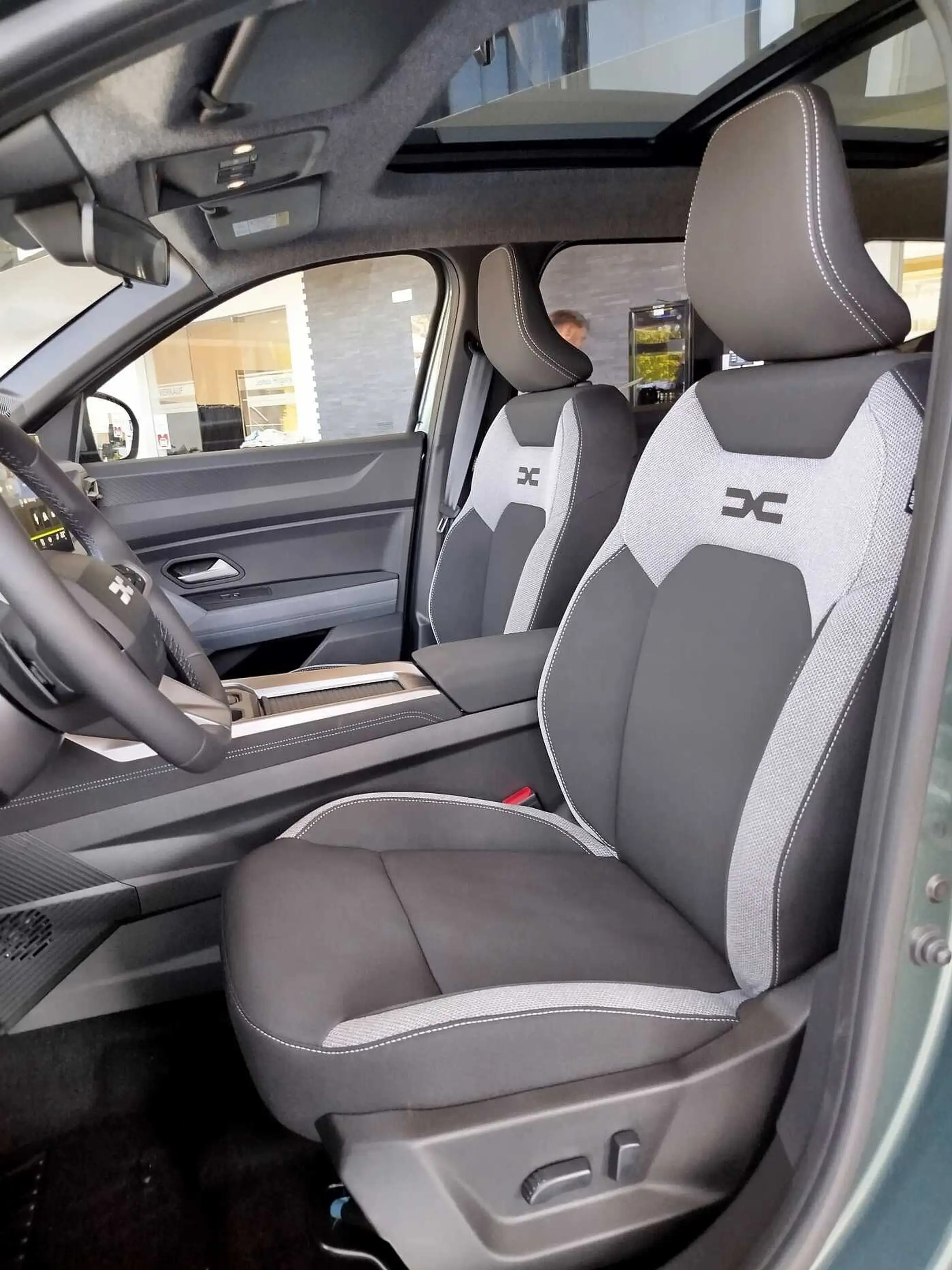 Dacia Bigster Hybrid-G 150 4x4 Journey PANO/WINTER+/CITY/19ZOLL — photo 9