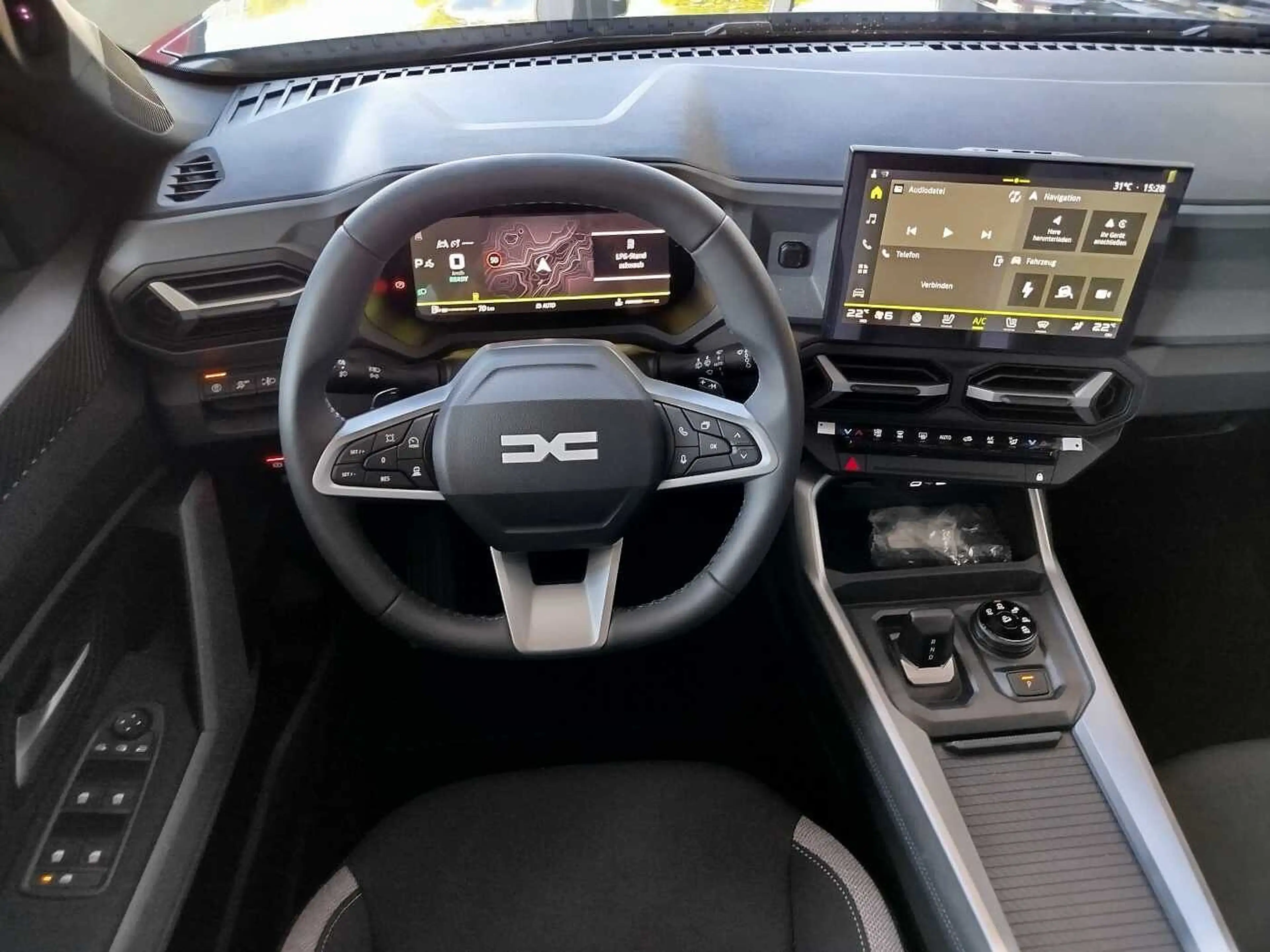 Dacia Bigster Hybrid-G 150 4x4 Journey PANO/WINTER+/CITY/19ZOLL — photo 12