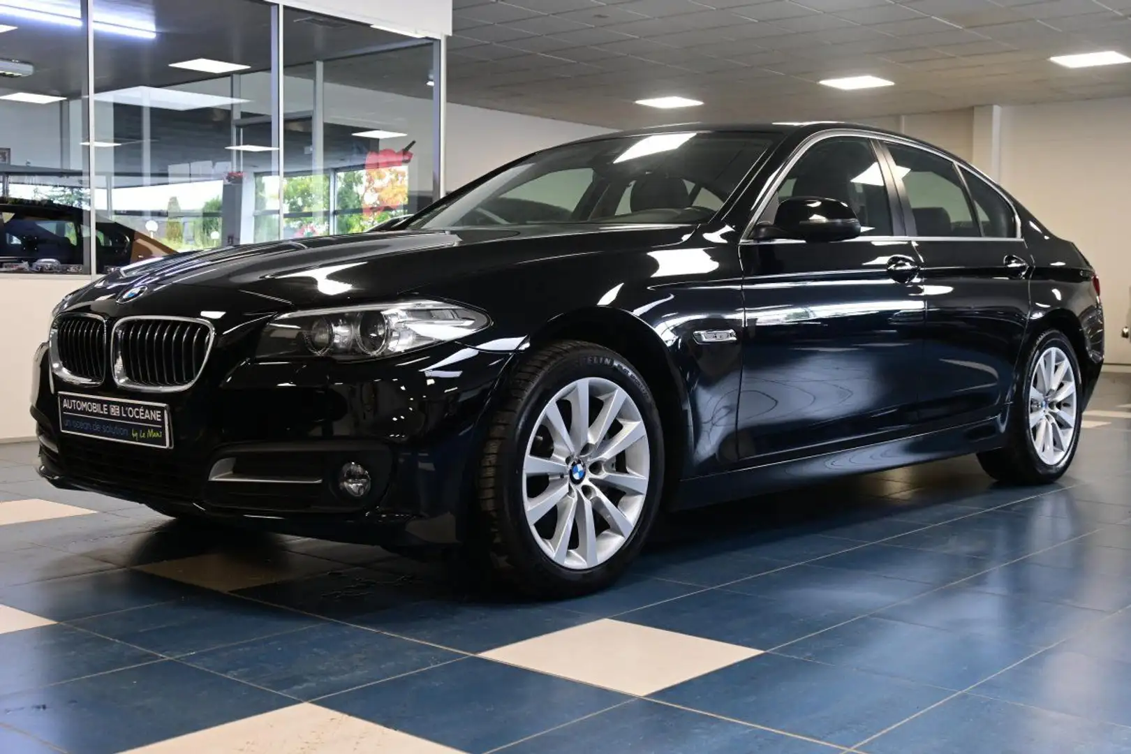 BMW 535 SERIE F10 LCI 535d xDrive 313 ch Lounge Plus A Noir - 1