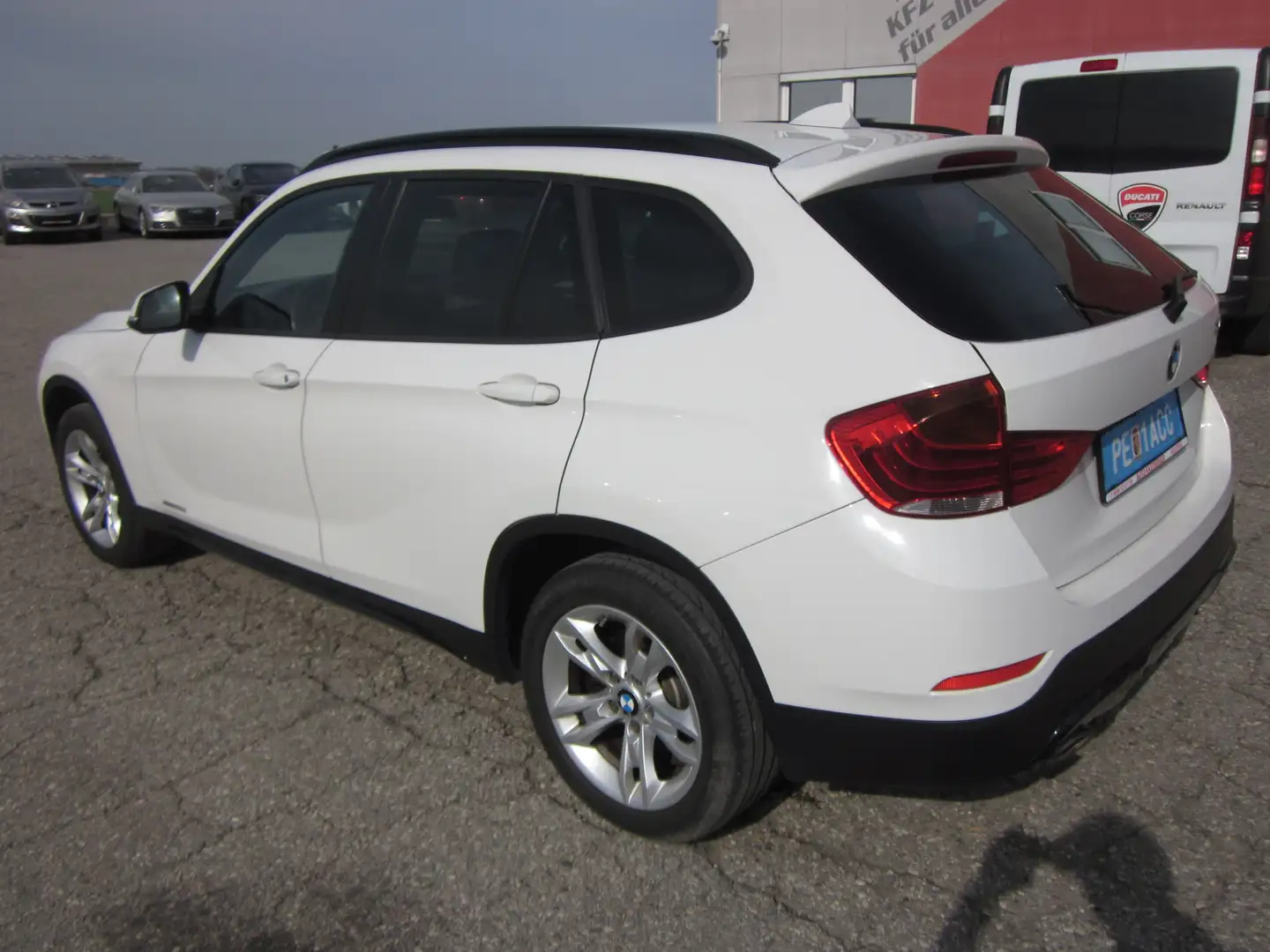 BMW X1 18d X-drive Sportline Österreich Paket Weiß - 2