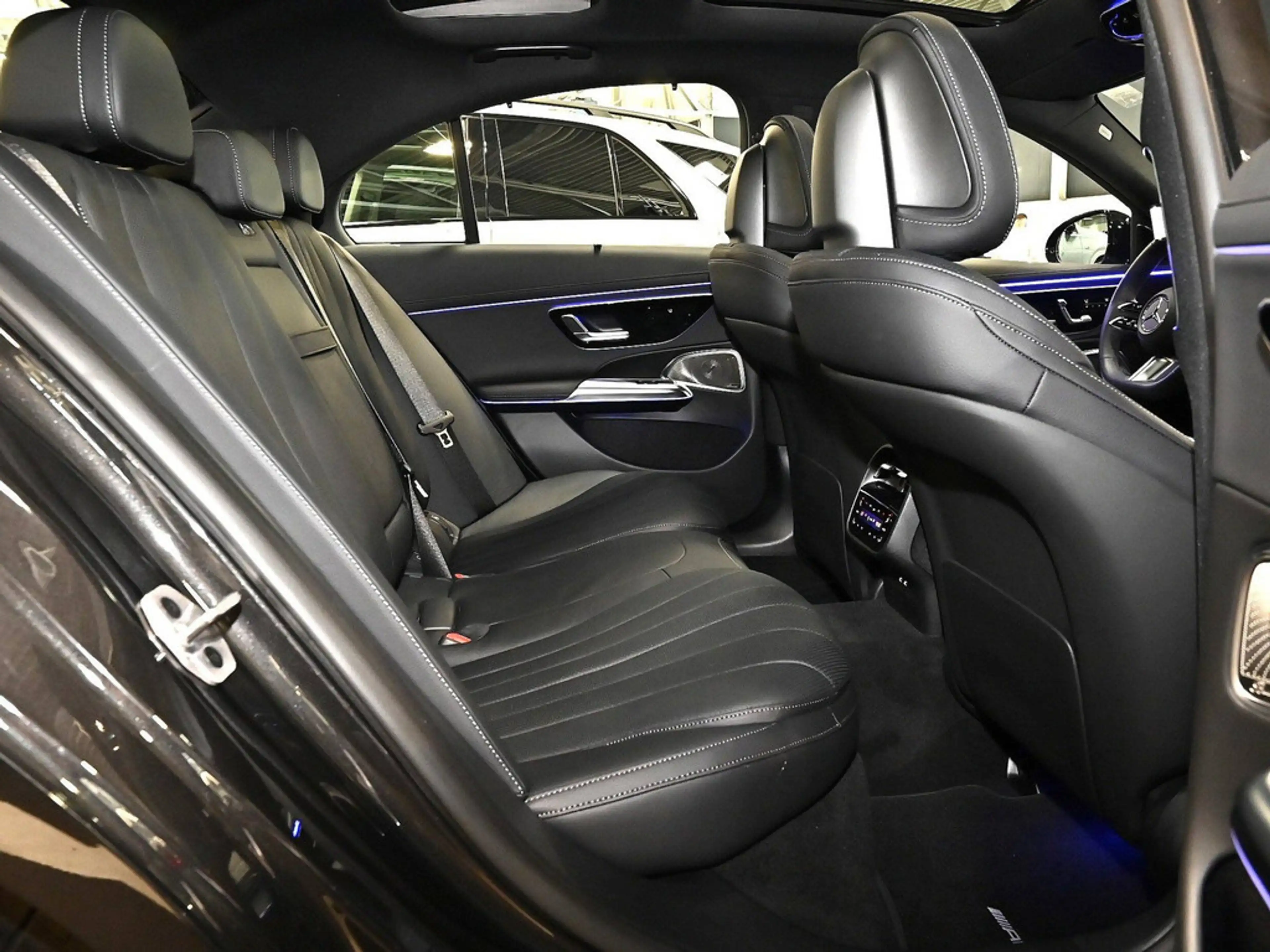 Mercedes-Benz E 450 4M AMG Sport Premium+ NIGHT ACC PANO BT — photo 9