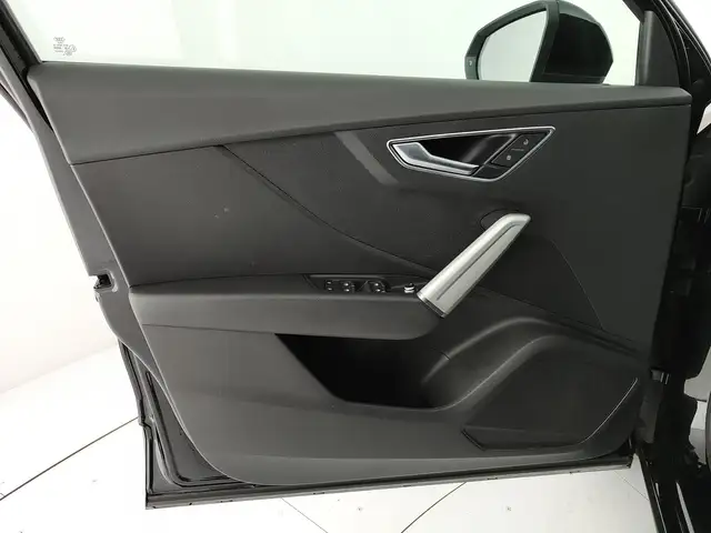 Audi Q2 view 11