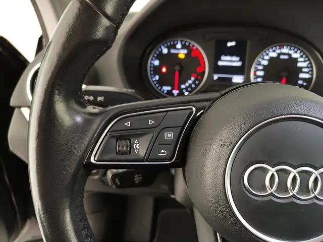 Audi Q2 view 13