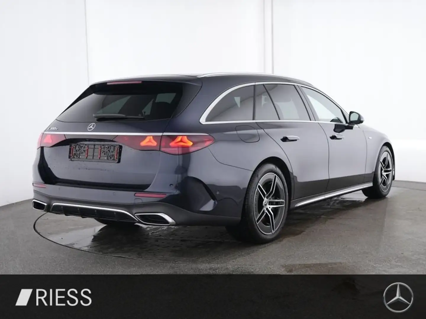 Mercedes-Benz E 300 e T-Modell mit EQ Hybrid Technologie 360 Blau - 2