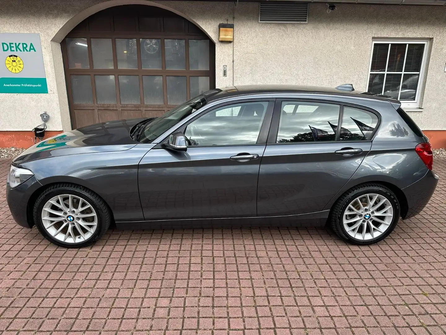 BMW 118 *SITZHZG*KLIMAUT.*TÜV NEU* Gris - 2