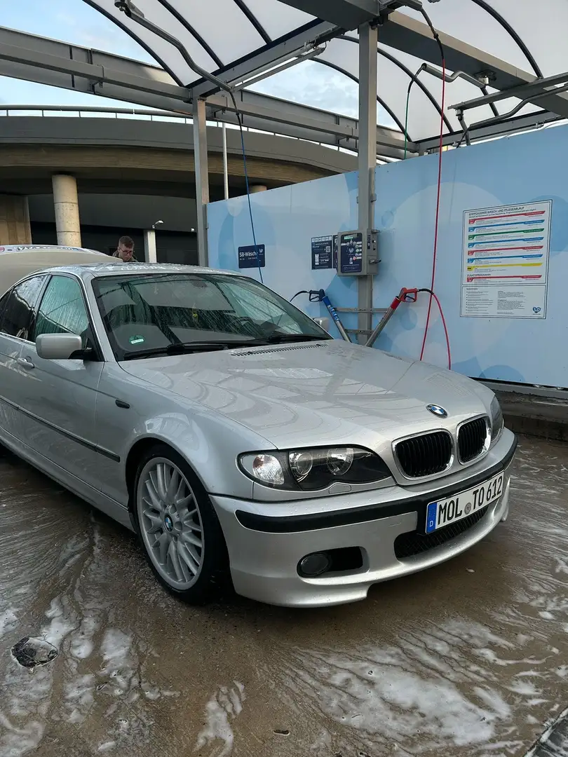 BMW 320 320i - 2