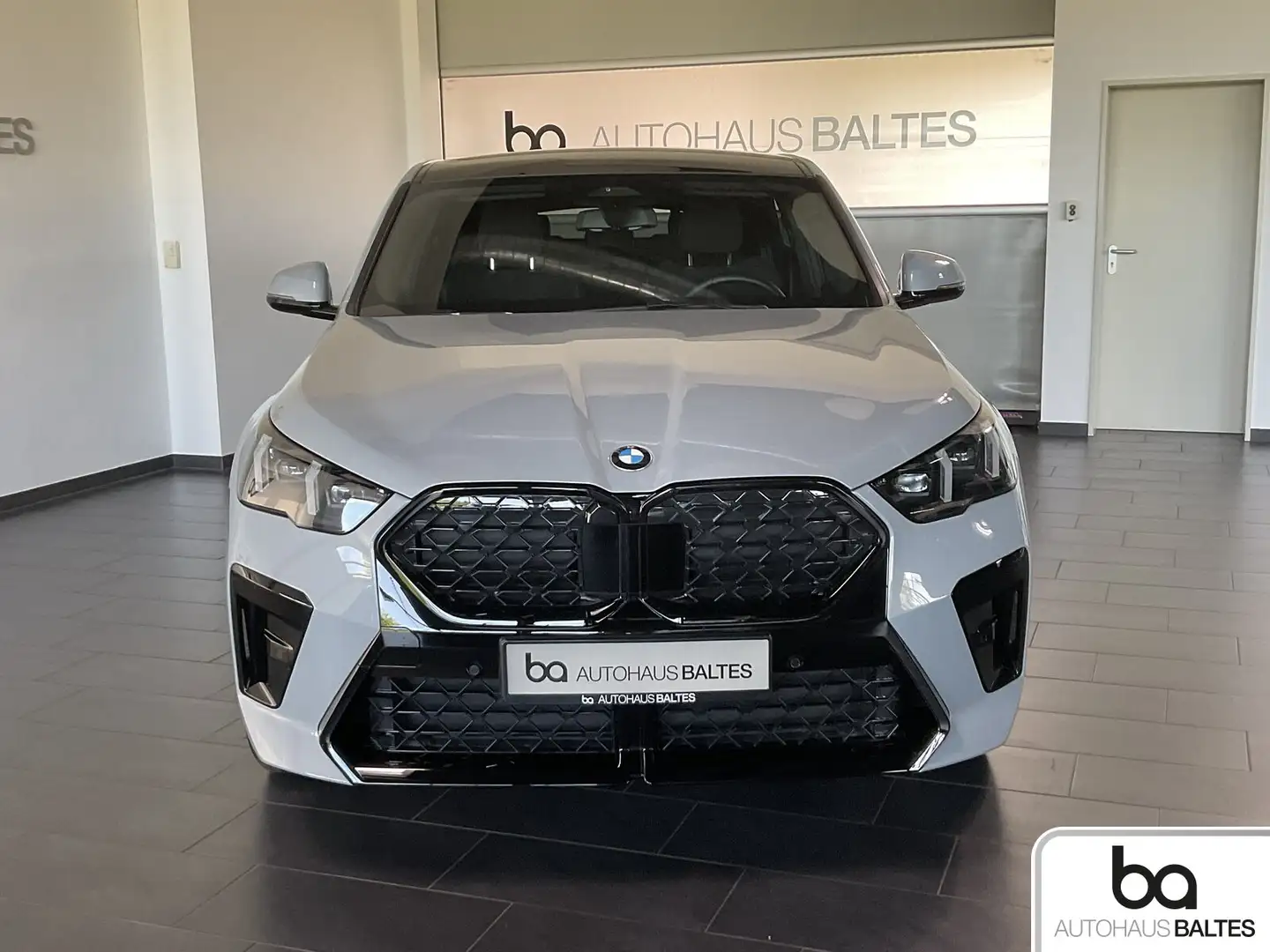 BMW X2 X2 sDrive 20i M Sport Pro 20"/Pano/Driv/Park/AHK Grijs - 2
