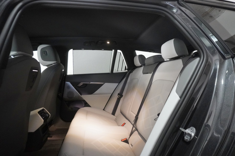 BMW 550 e xDrive — photo 9