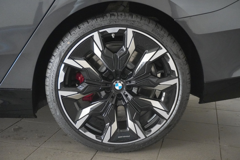 BMW 550 e xDrive — photo 4