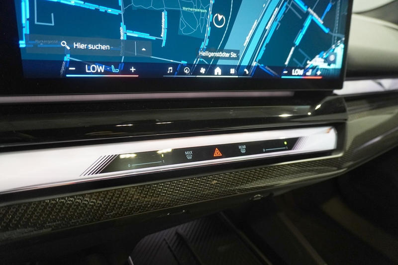 BMW 550 e xDrive — photo 15