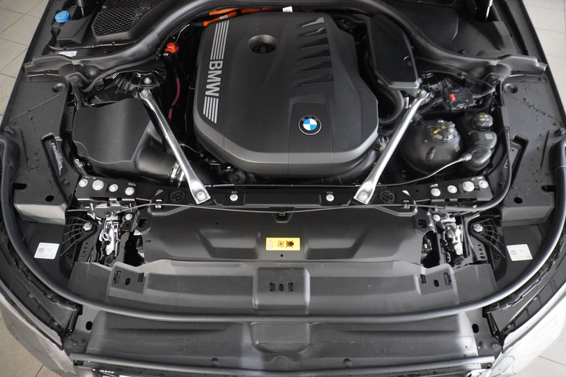 BMW 550 e xDrive — photo 2
